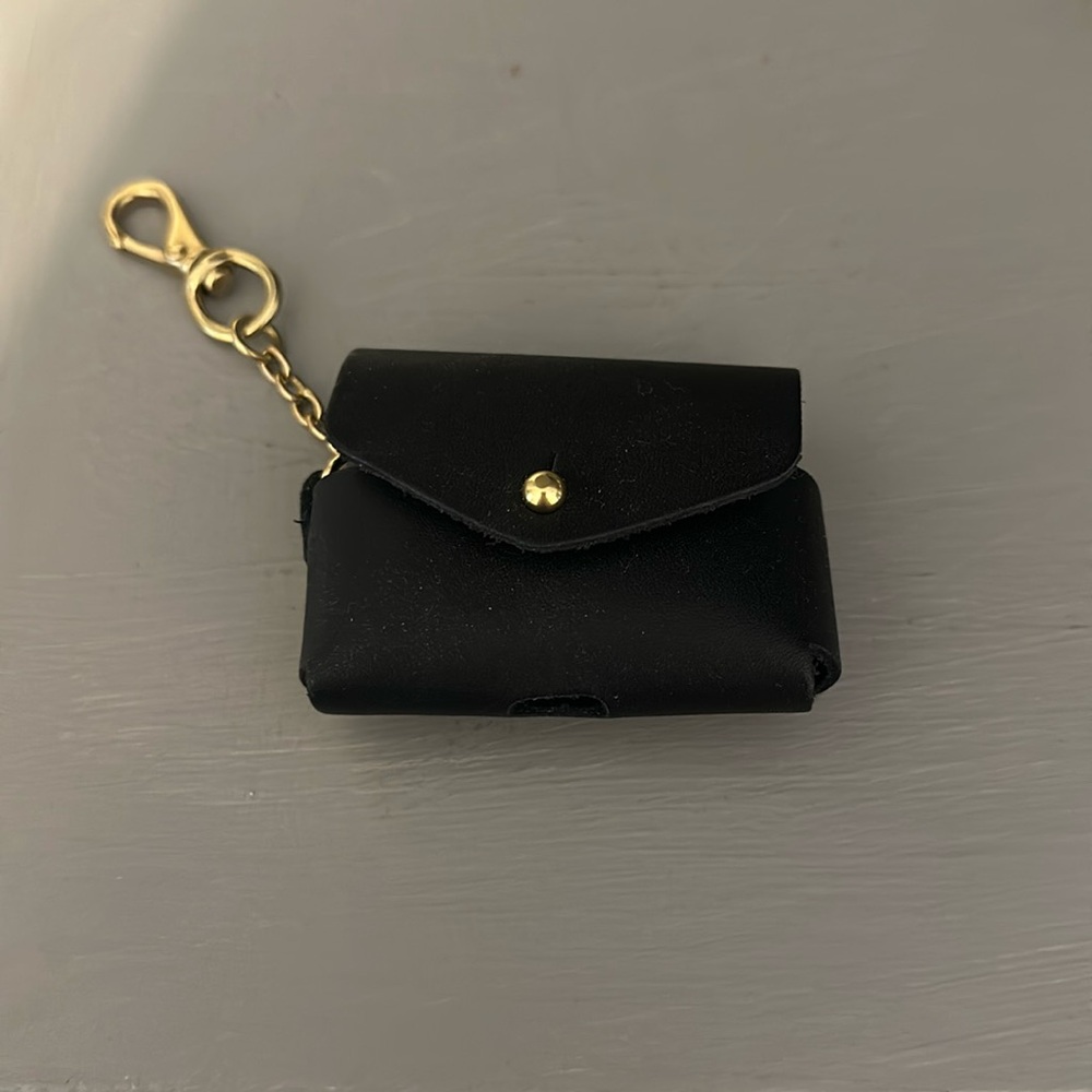 FOUNT Leather Air Pod case
